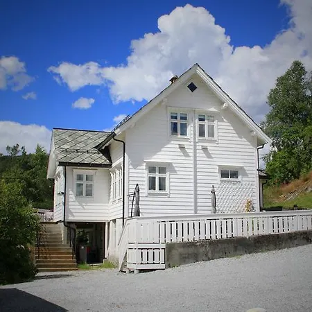 Sigmundstovo Gjestehus 4*